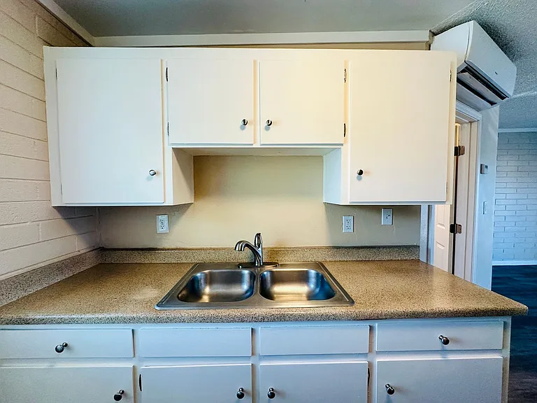 Bel Air Apartments — Photo 19