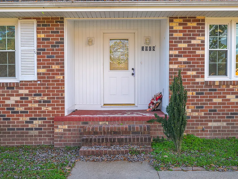 3908 Pfost Ave — Photo 4