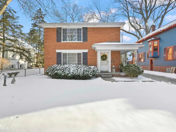 386 Saint Clair St, Grosse Pointe, MI 48230