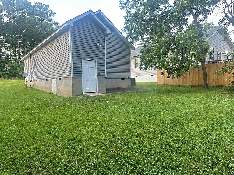 2313 Hinton St — Photo 3