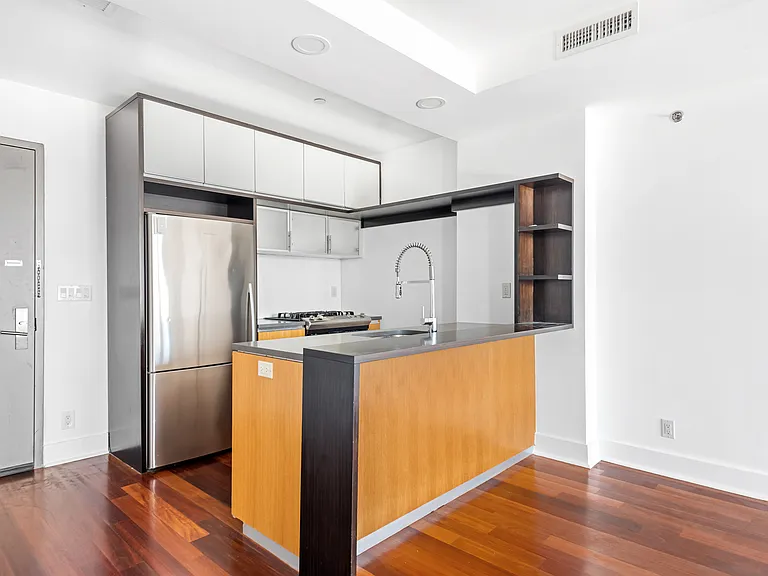 149 Huron St #6C — Photo 5