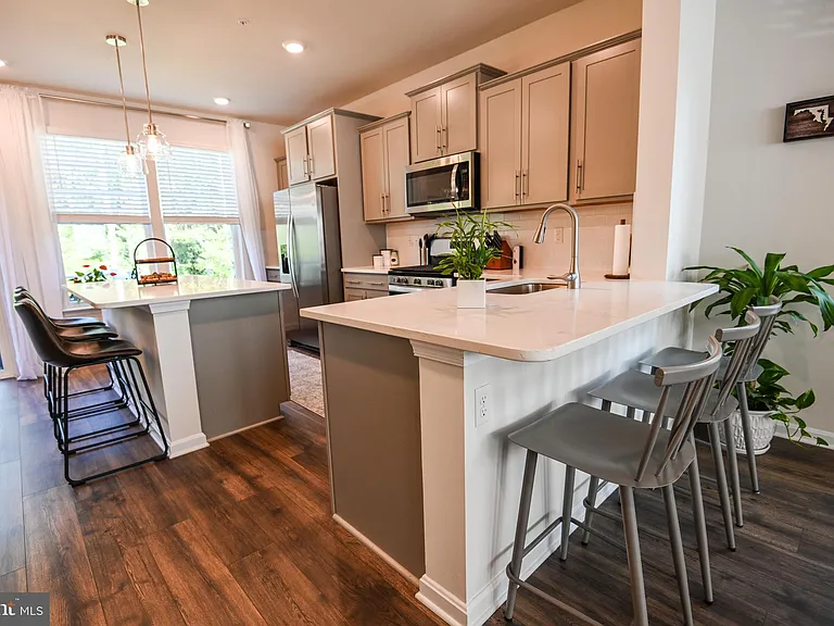 2047 Hinshaw Dr — Photo 17