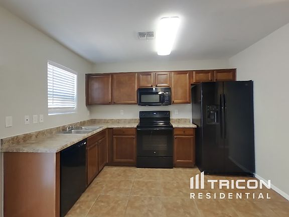 5th image of 42040 W Sunland Dr