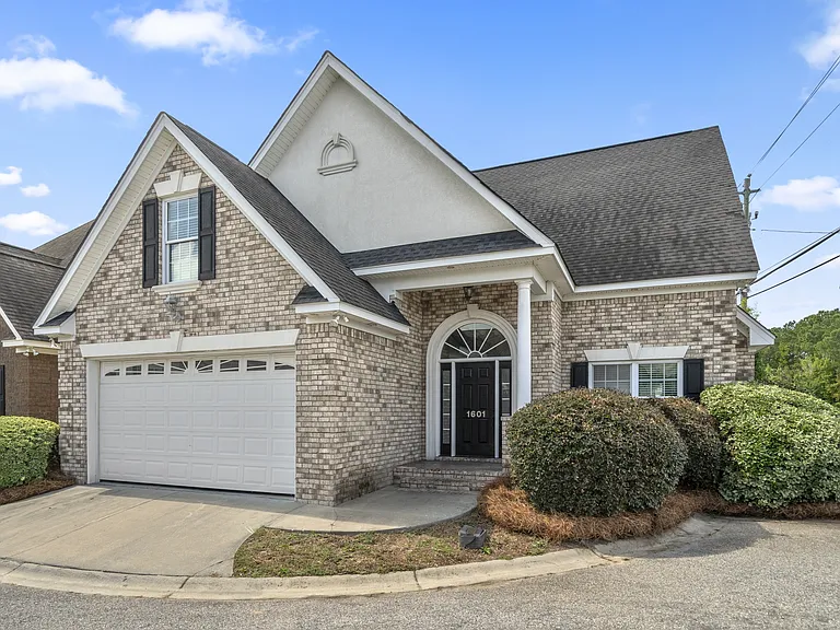 1601 Pickford Ln — Photo 21
