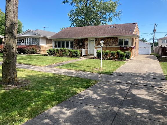 3rd image of 8719 N Oriole Ave