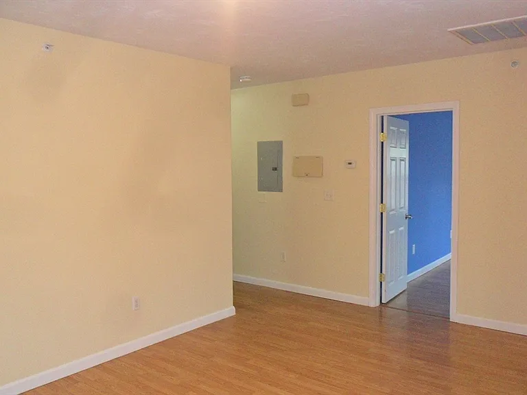 848 Waverly St #4 — Photo 11
