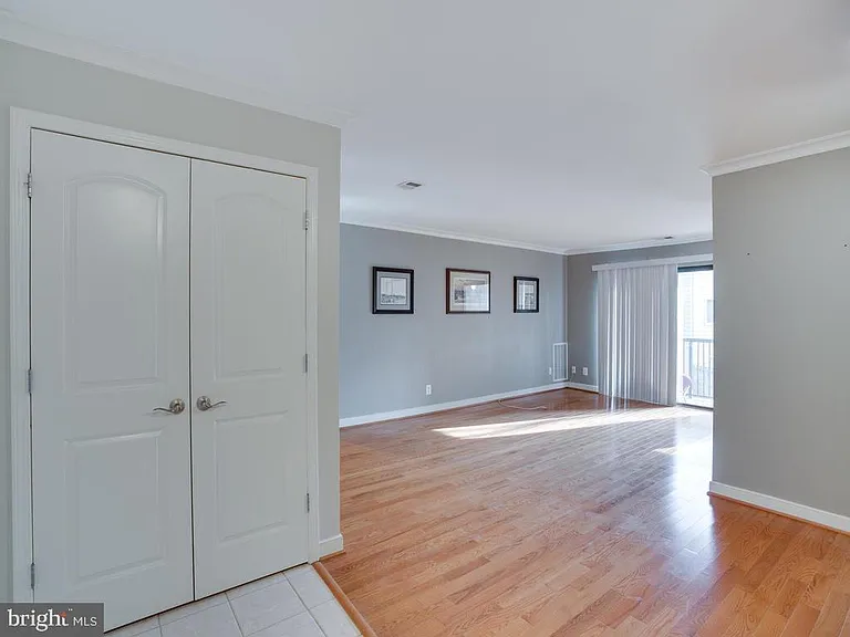 304 Hilltop Ln #F — Photo 16