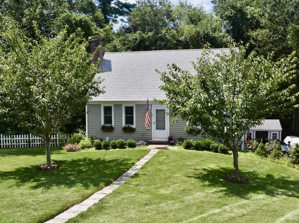 6 Michelle Ln, Mattapoisett, MA 02739