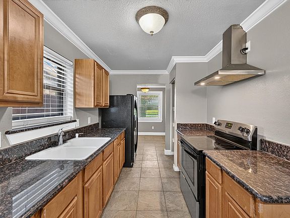 5th image of 10434 Castlerock Dr