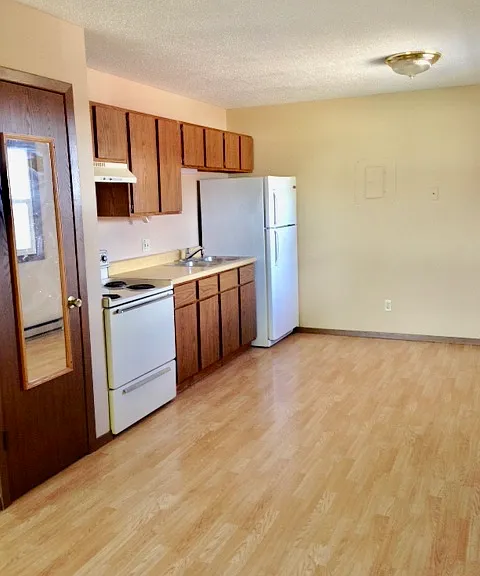 1138 Imperial Cir #5 — Photo 2