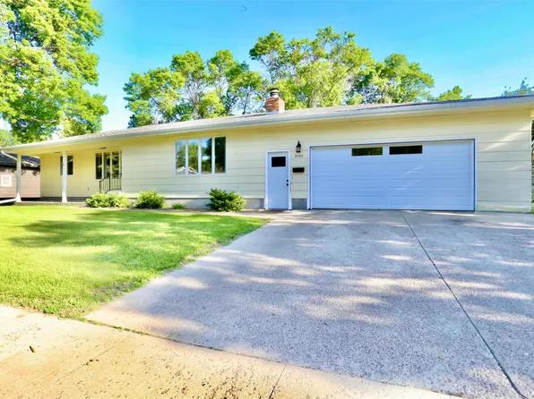 2120 13th Ave SE, Aberdeen, SD 57401