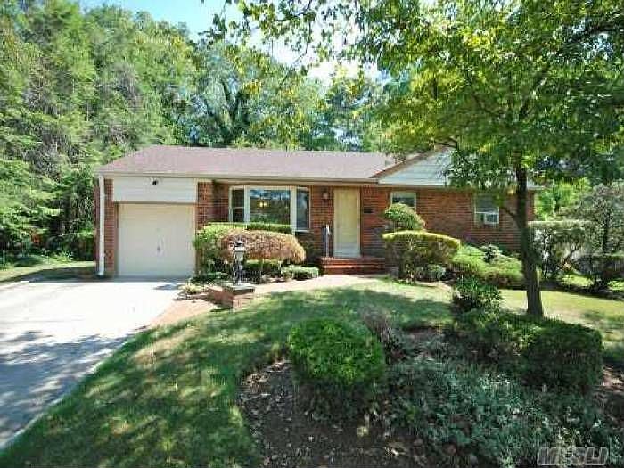 1st image of 8 Cedar Dr E