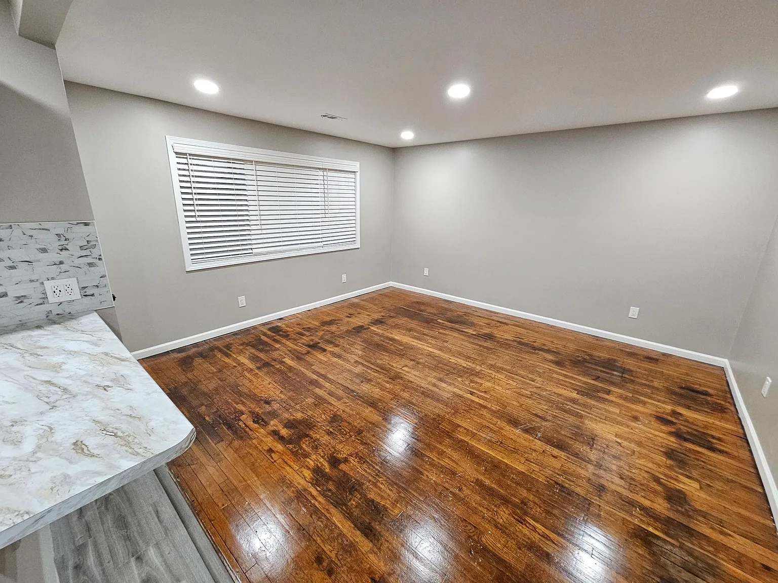 2 bed, 900 sqft, $1,200 — Photo 3