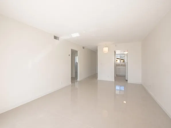 1501 Crescent Circle #B13, Lake Park, FL 33403