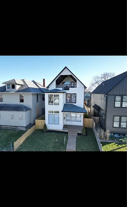 811 E Minnesota St