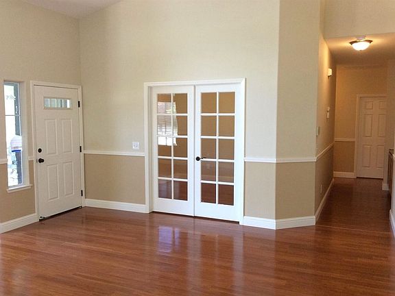 5th image of 2218 E Cole Ave