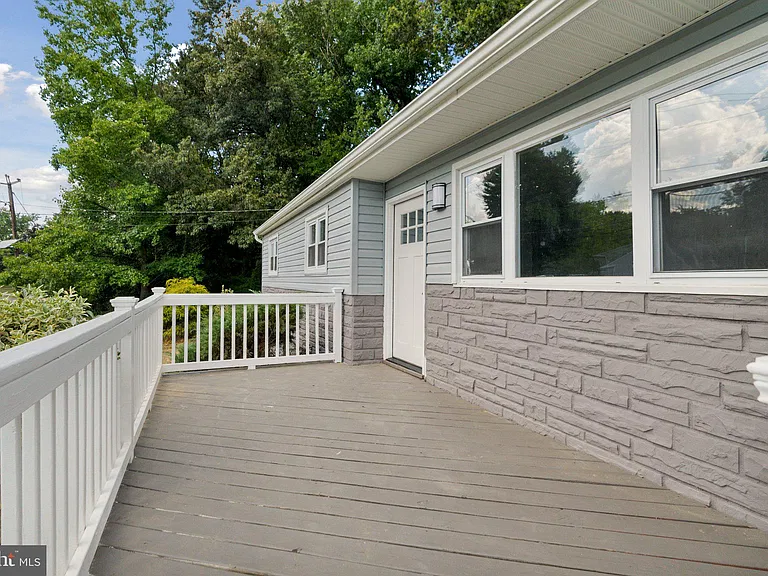 501 Bloomfield Dr — Photo 4