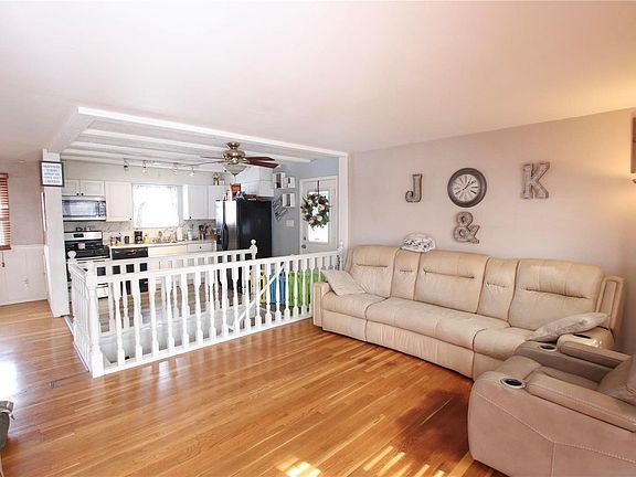 2nd image of 11939 Glen West Dr