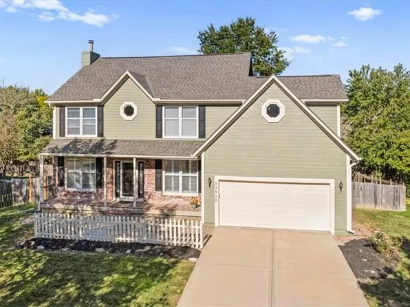 22510 W 52nd Ter, Shawnee, KS 66226