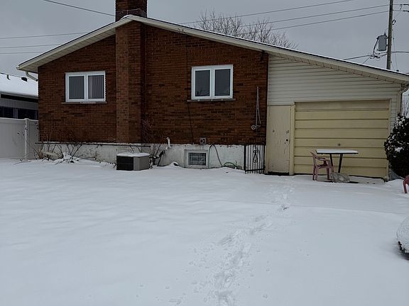 2nd image of 822 Alice St
