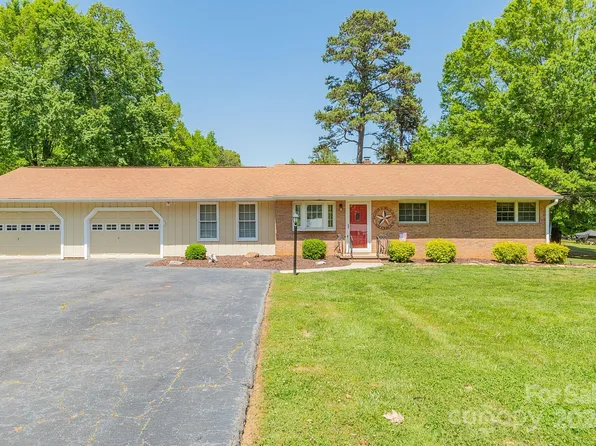 213 Valleyview Dr, Lexington, NC 27295
