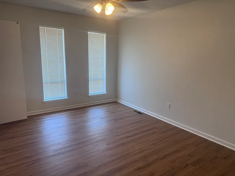425 Meadow Lake Dr — Photo 4