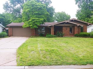 715 Carriage Ln, Hazelwood, MO 63042