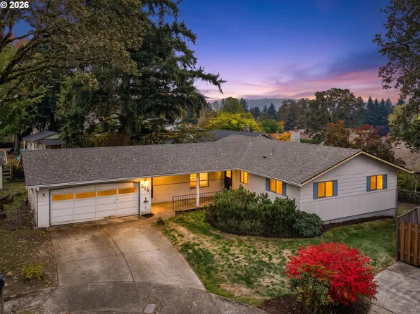 635 Collins Crst, Gladstone, OR 97027