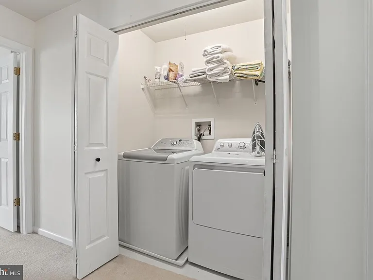 468 Berkshire Dr — Photo 5