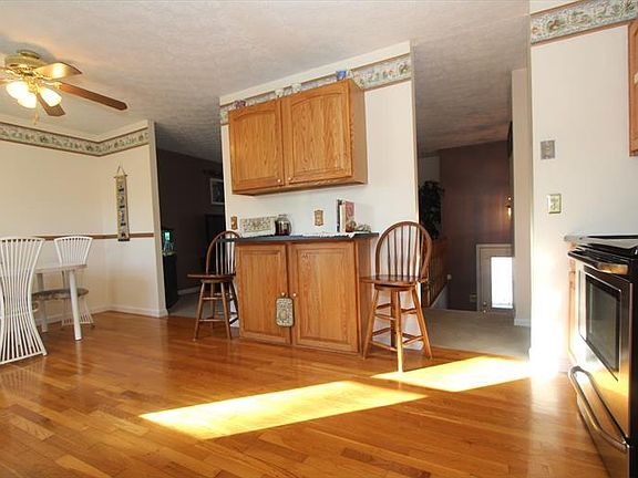 3rd image of 874 Suncreek Ct