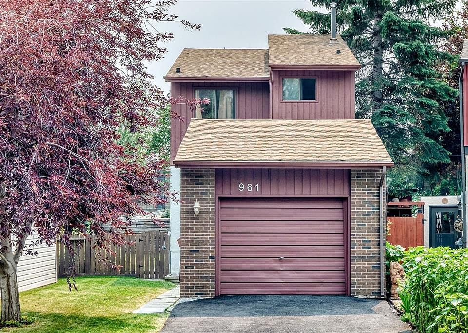1st image of 961 N Ranchview Cres NW