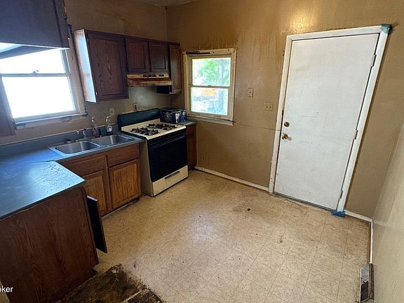 4th image of 3229 Kirby Ave