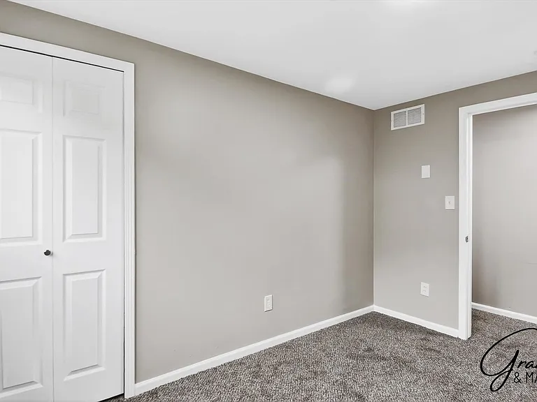 11319 Chalmers Ave — Photo 20