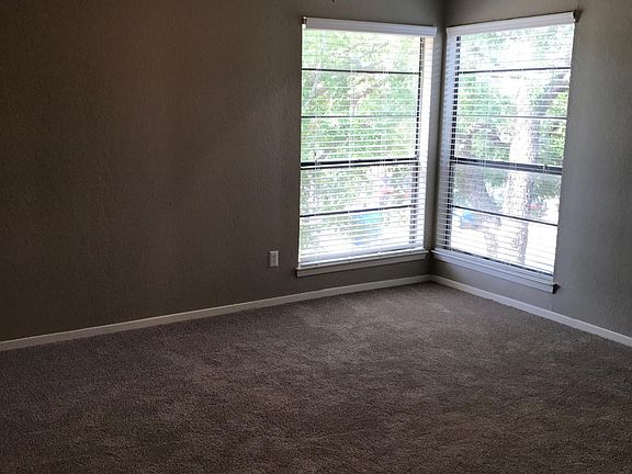 3rd image of 1582 Weyland Dr APT 504
