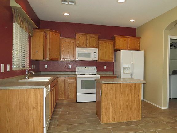3rd image of 1010 E Redwood Dr