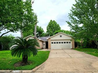 2711 S Brompton Dr, Pearland, TX 77584