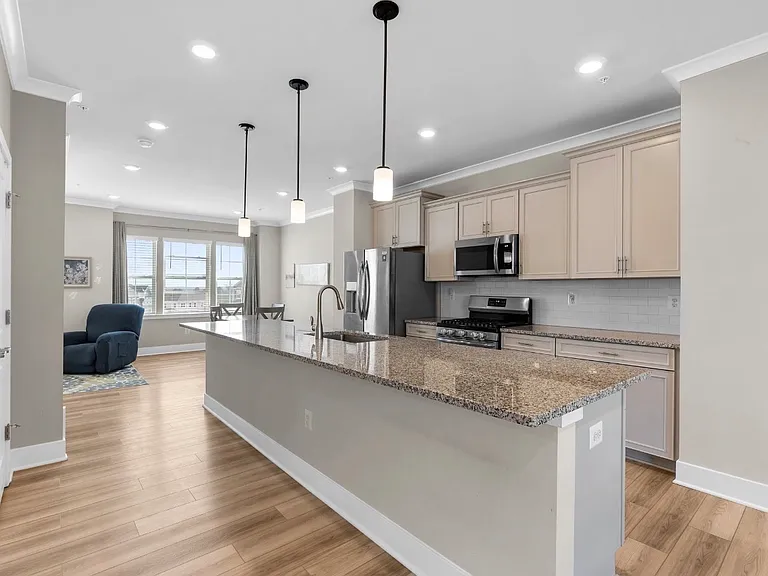 1319 Arvon Trl — Photo 3
