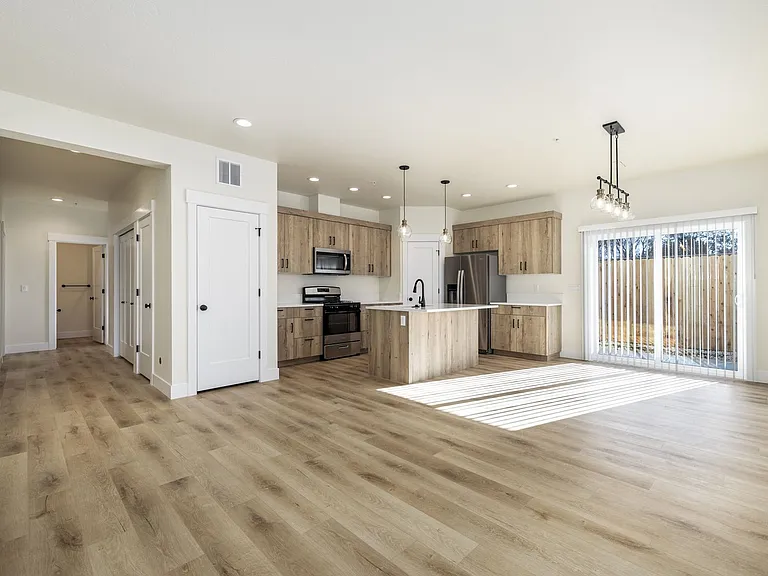 3322 N Cole Rd — Photo 3