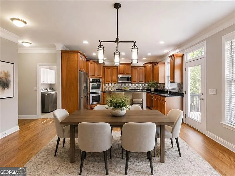 6 bed, 5.0 bath, 4703 sqft, $3,900 — Photo 4