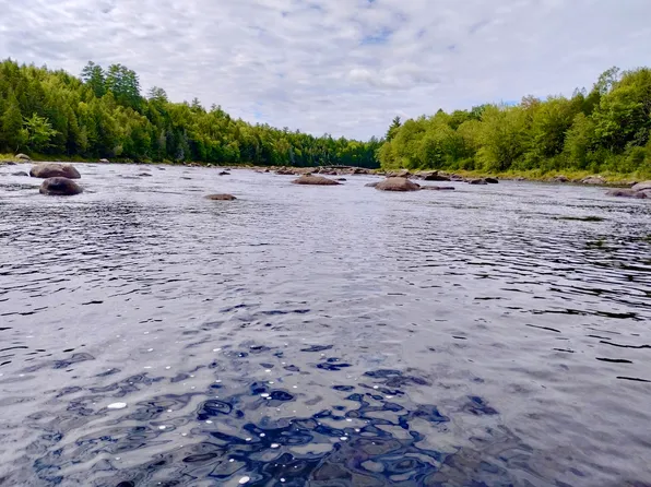 7 N Howland Road, Medford, ME 04463