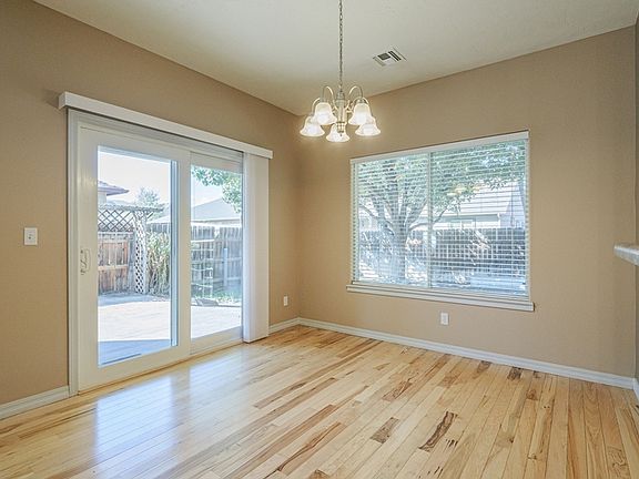 5th image of 461 Chatfield Dr