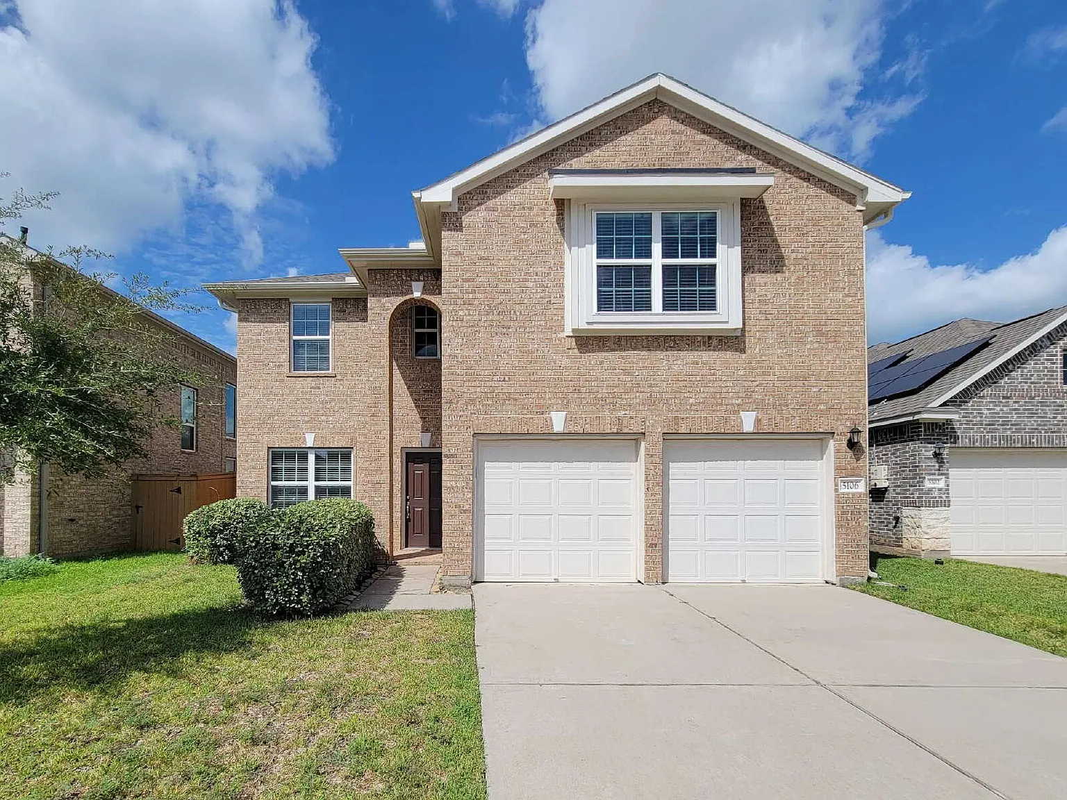 3 bed, 2.5 bath, 1922 sqft, $2,050 — Photo 1