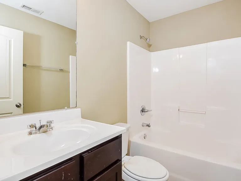 504 Hillcrest Cir — Photo 15