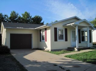 1040 Stratford Dr, Charleston, IL 61920