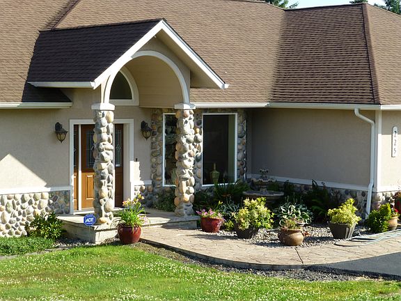 2nd image of 225 Basswood Dr