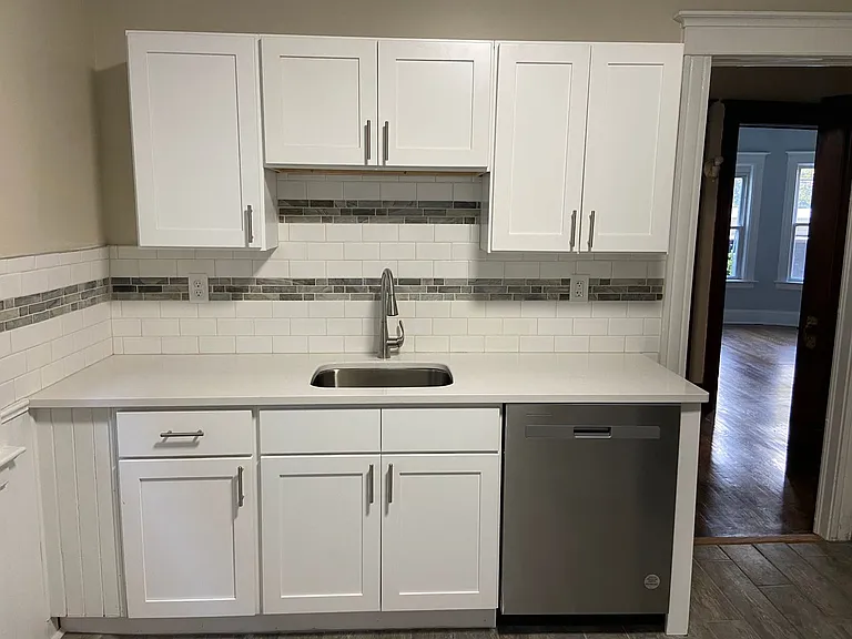 677 Delevan W — Photo 7