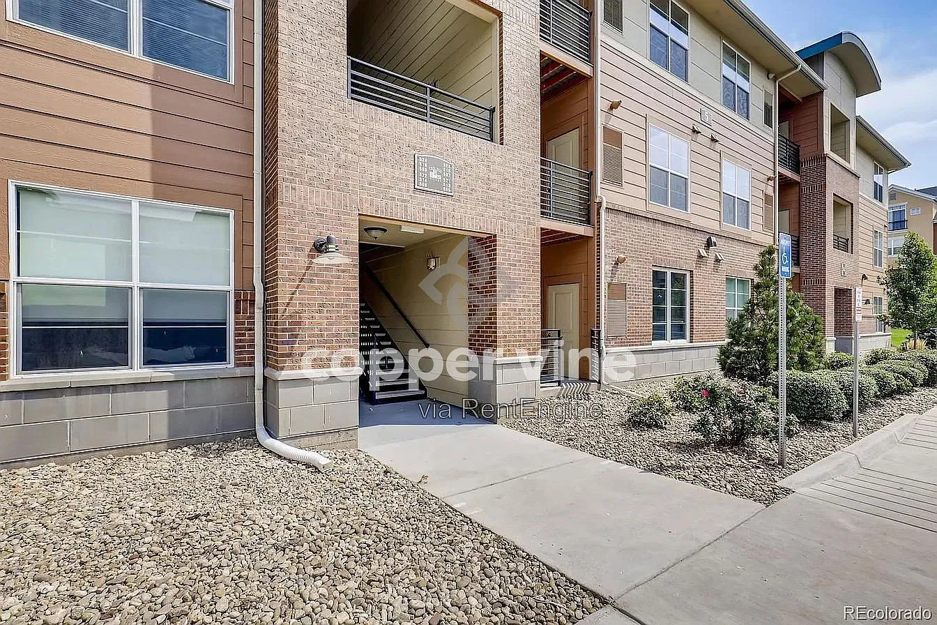 2 bed, 2.0 bath, 1052 sqft, $1,965 — Photo 1