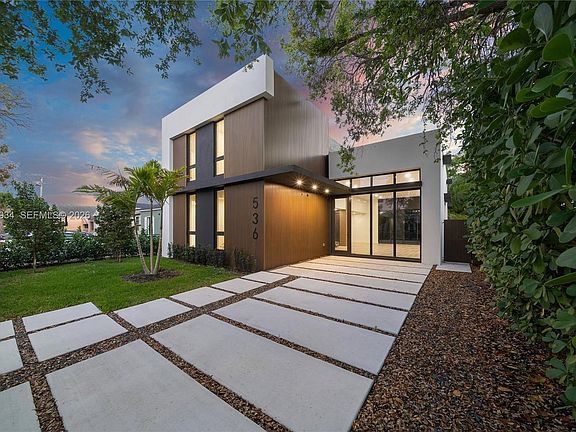 5th image of 536 NW 48th St