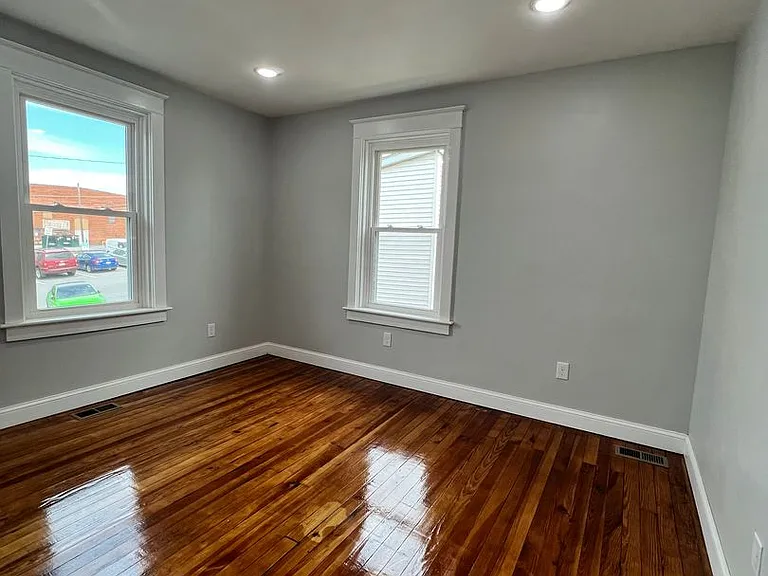 25 N Poplar St — Photo 13