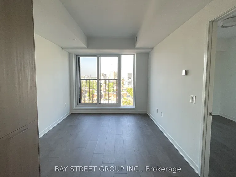 10 Oak St #1102 — Photo 8